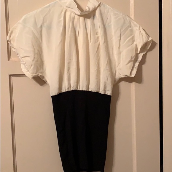 BCBG  BLACK AND WHITE TOP.  NEW WITH NO TAGS. SZ 0 - Picture 3 of 7